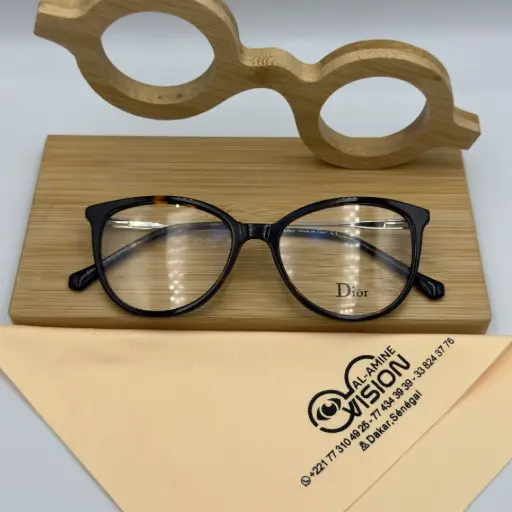 [CH 7904 51 - 18 142 C1] DIOR