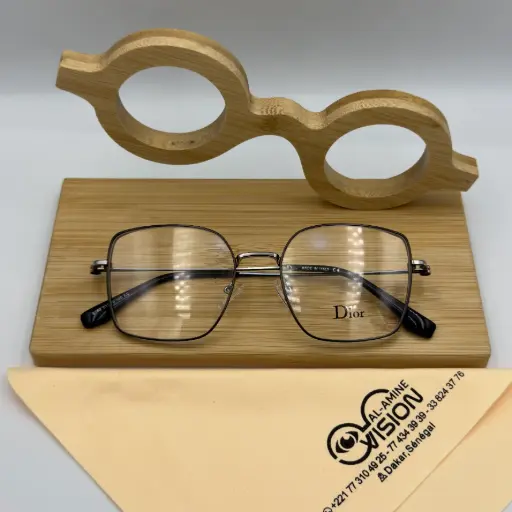 [8702 51 - 19 145 C2] DIOR